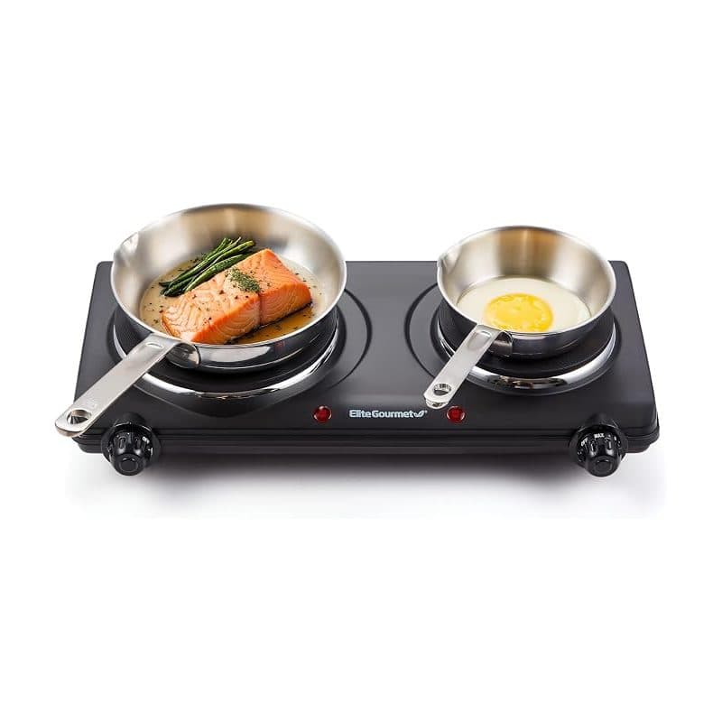 Placa eléctrica doble Elite Gourmet negra con dos sartenes de acero inoxidable, una con salmón y otra con huevo